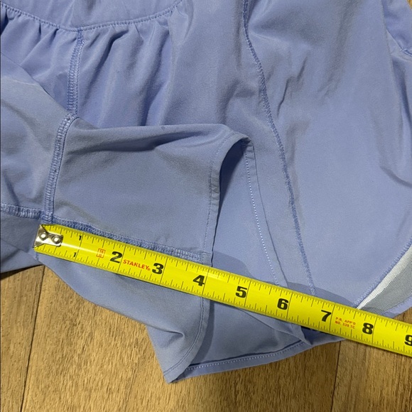 Lululemon Hotty Hot Short II *Long 4" - Picture 3 of 6